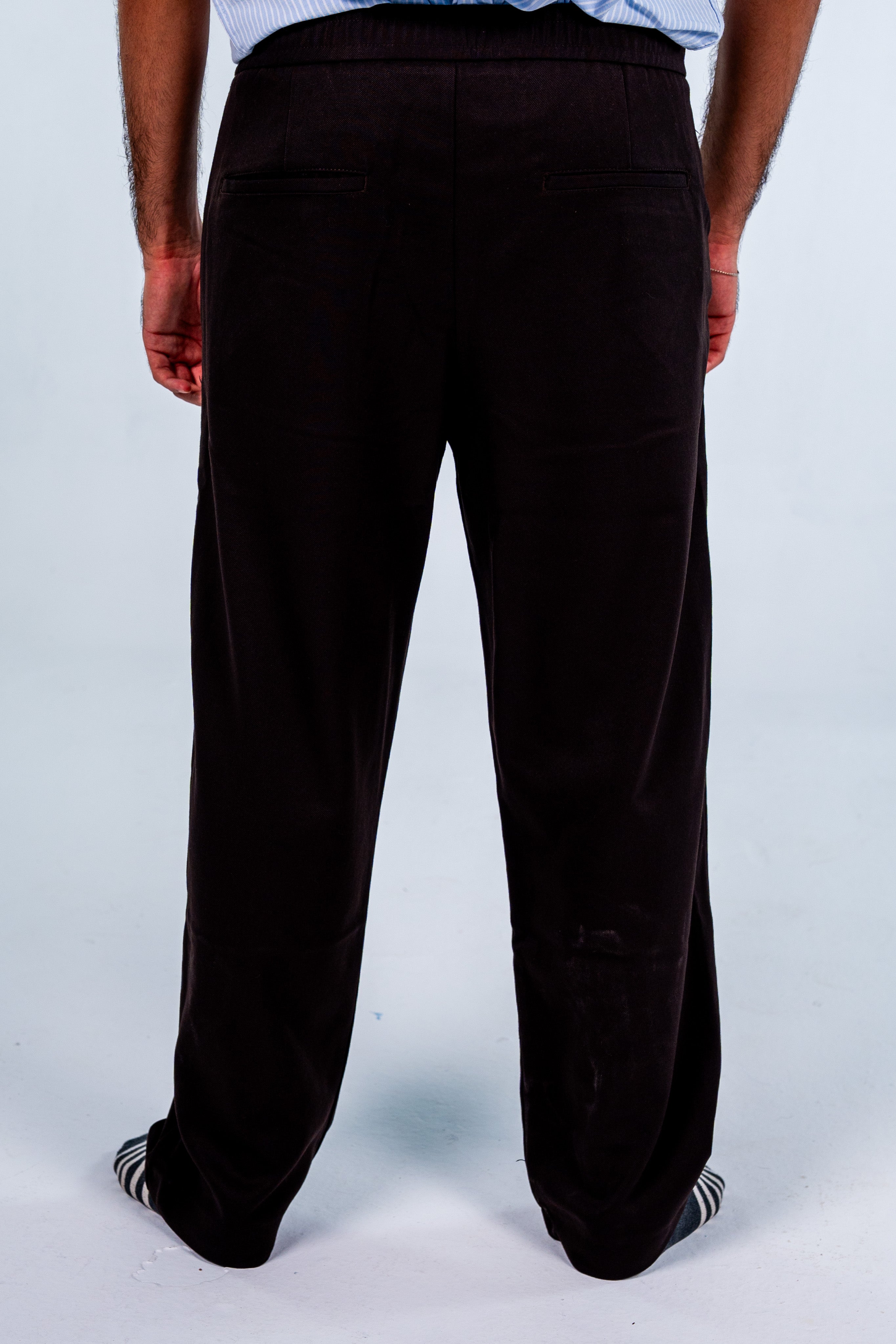 Black Elastic-Waist Classic Trousers - بنطلون أسود كلاسيك بخصر مطاطي