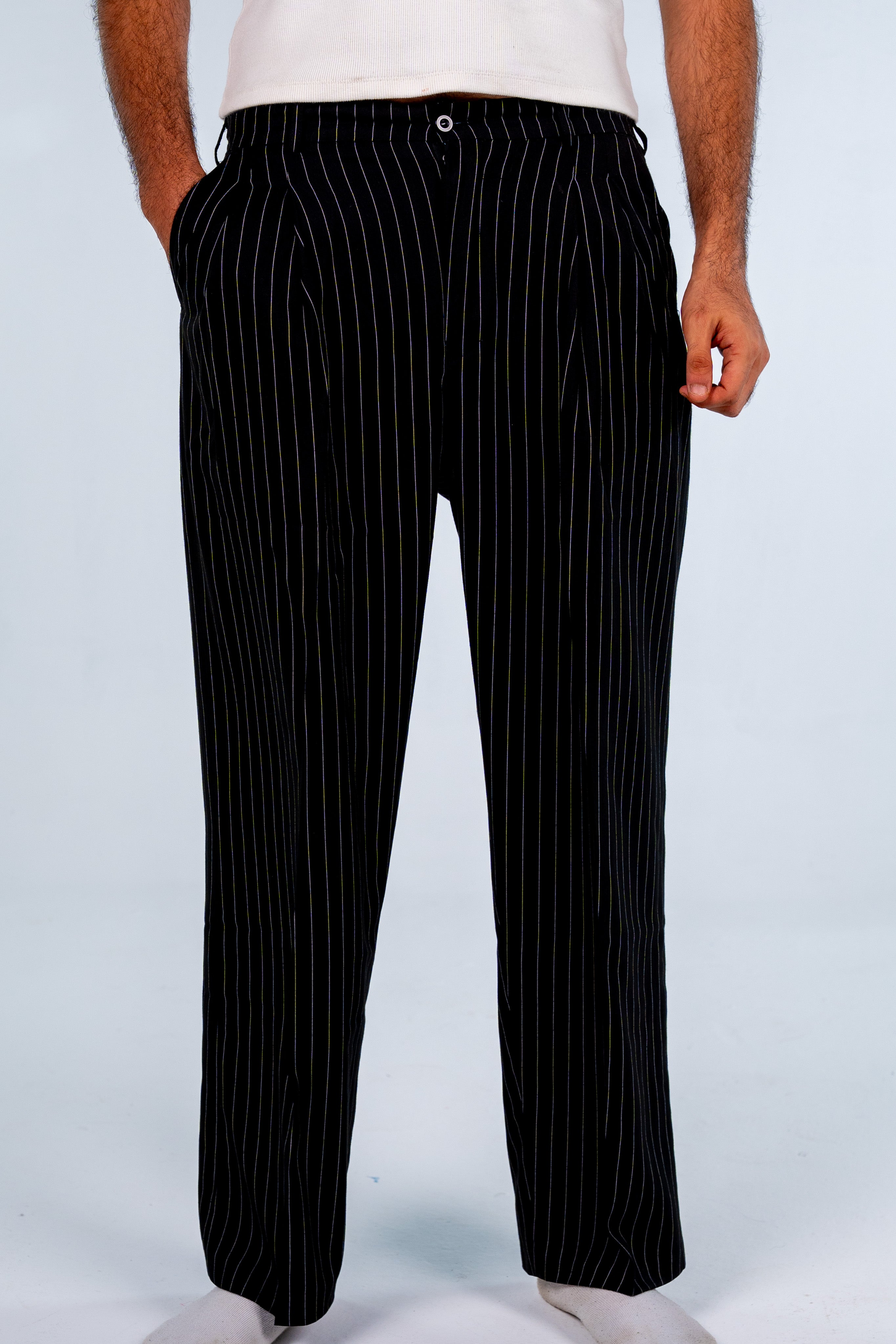 Black Classic Pinstripe Pleated Trousers - بنطلون كلاسيك أسود مقلم بكسرات