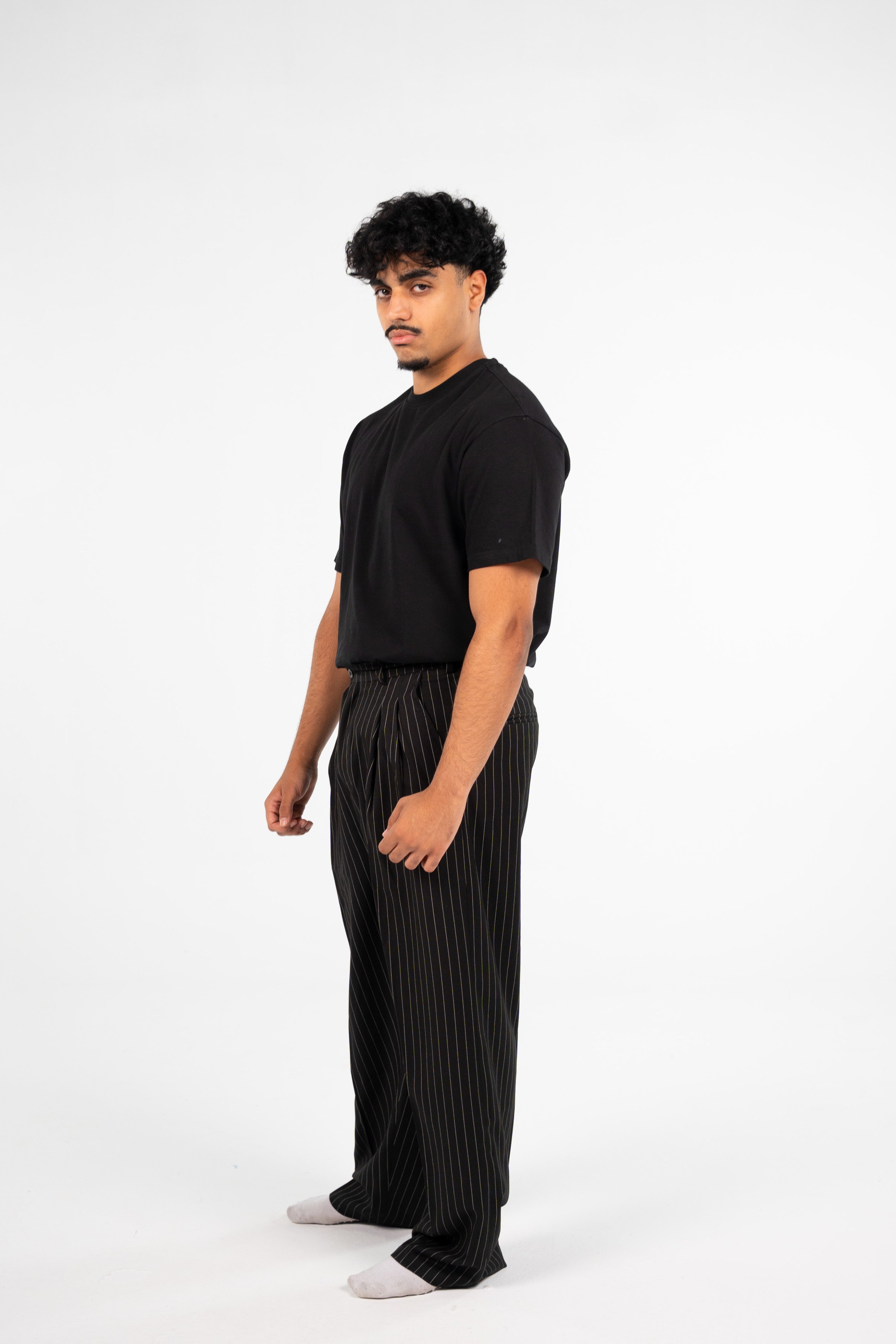 Black Round-Neck T-Shirt - تيشيرت أسود بياقة دائرية